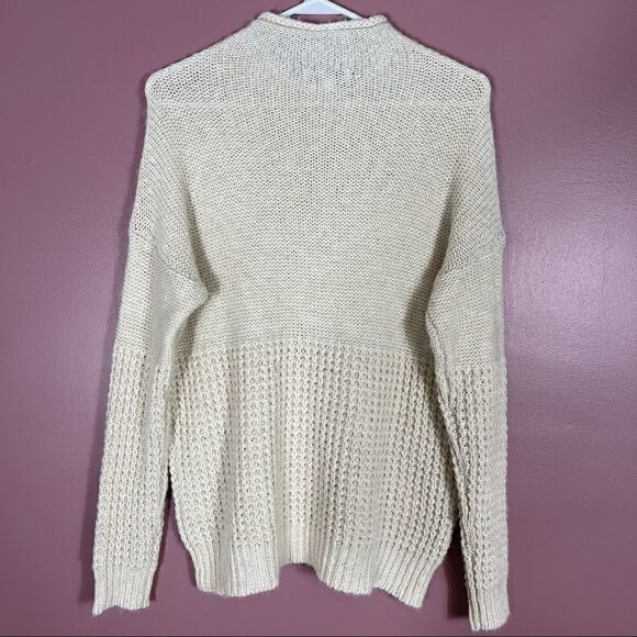 American Eagle Cream Soft Knit Sweater Size Medium - Picture 6 of 8